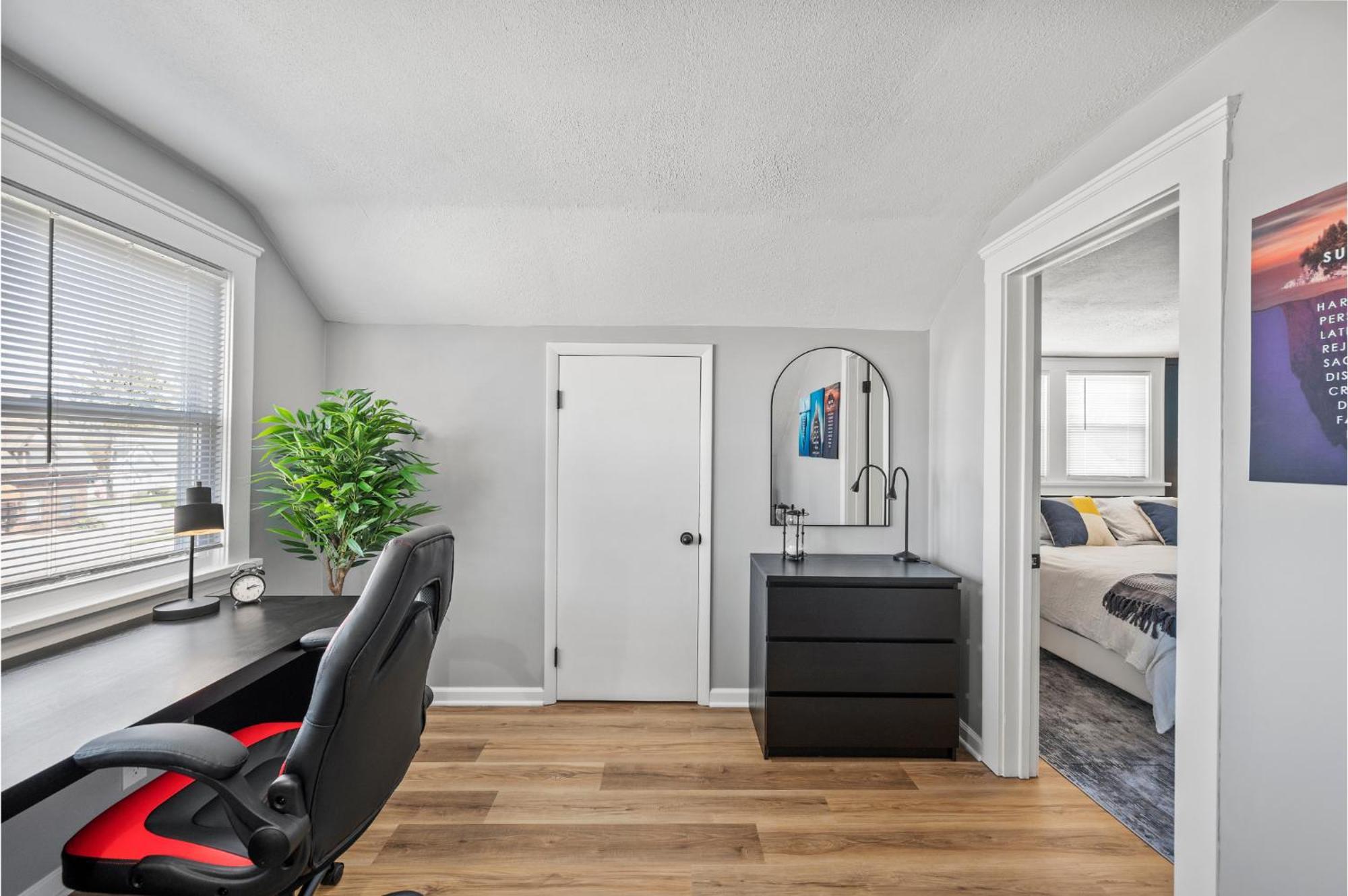 Amazing Parma Home King Bed Full Office Room Экстерьер фото